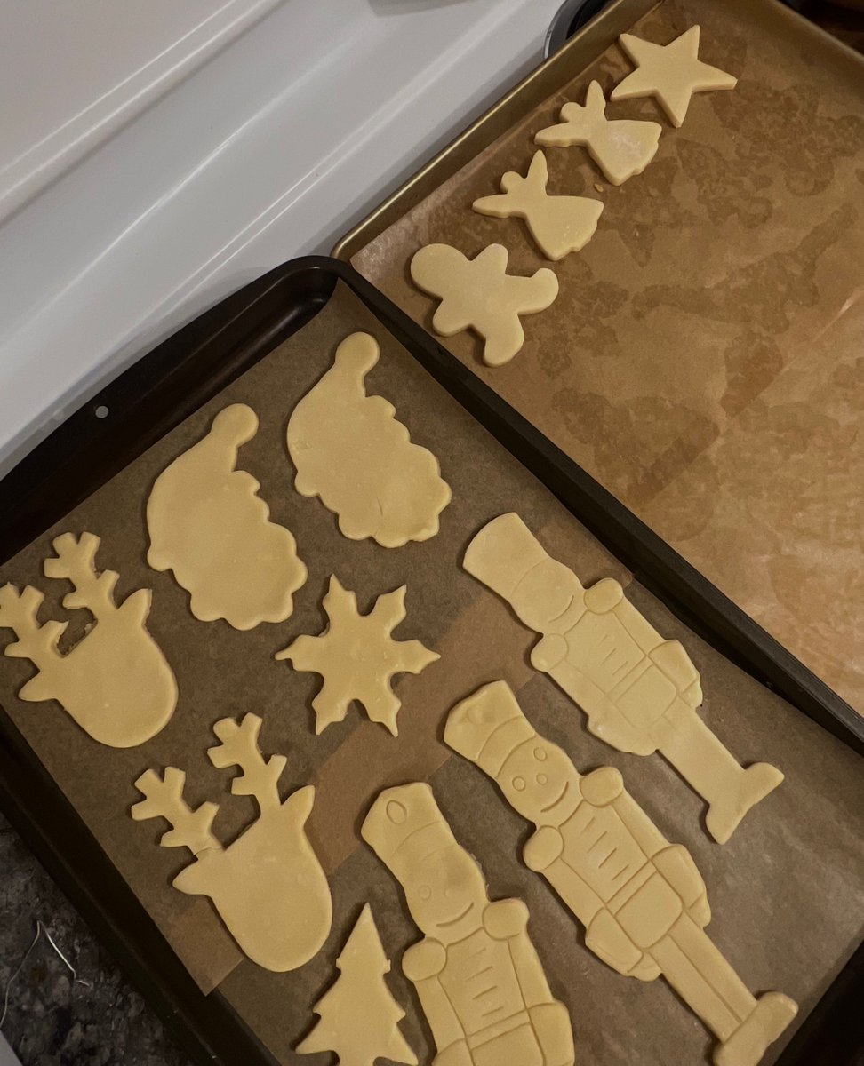 FanfareLabel's tweet image. Fanfare Label team's NYE starter pack: Sparkling decorations, cosy outfits,  good vibes, and a dash of bold resolutions! ✨🥂⁠
⁠
⁠
#FanfareNYE #BoldBeginnings