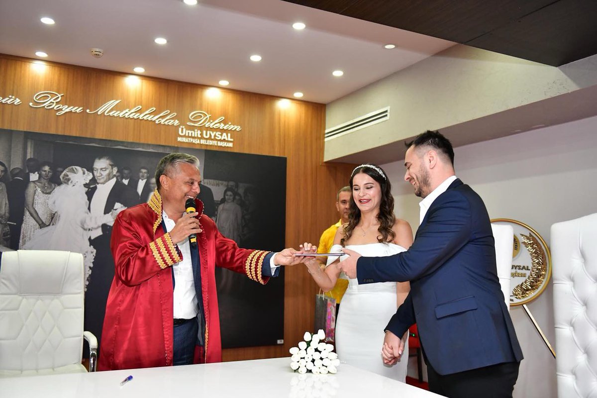 Dünya evine girecek çiftlerimizin yoğun evlilik hazırlığı temposunda işlemlerini kolaylaştırmak için nikah günlerini internet üzerinden önceden belirleyebilecekleri online nikah rezervasyon dönemini 2 Ocak itibariyle başlatıyoruz. 

Online rezervasyon için evlenecek çiftlerin