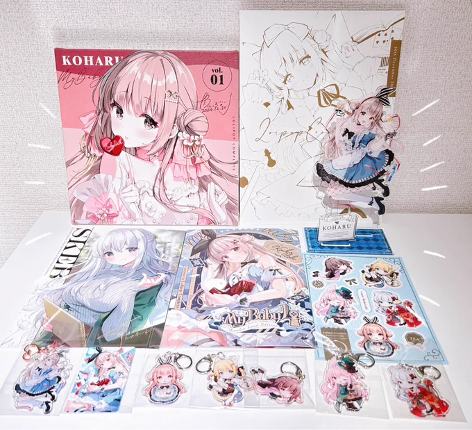 頒布物全部届きました!!どれもめっちゃ綺麗に作っていただきましたセットに入れるアクキーはアクスタと表情が違います( *'꒳`* ) 