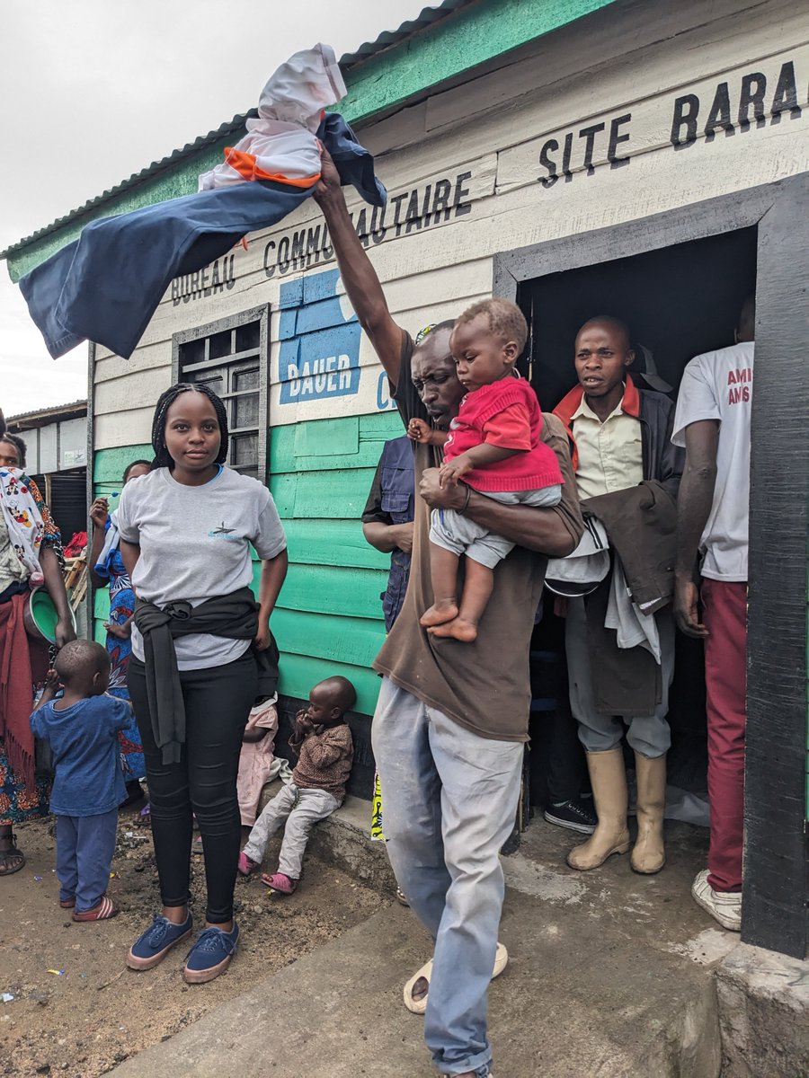 BDRint_RDC's tweet photo. Noël avec l'ONG Bon Dieu dans la rue @_BDRint_RDC au site Baraka, un moment inoubliable avec les familles victimes de guerre. Ces derniers ont reçu des vêtements et chaussures, suivi des danses et un bon repas partagé.
 Merci à toute l'équipe #_ BDRint_ .

 @_BDRint_RDC https://t.co/oL9Nqf5XF0