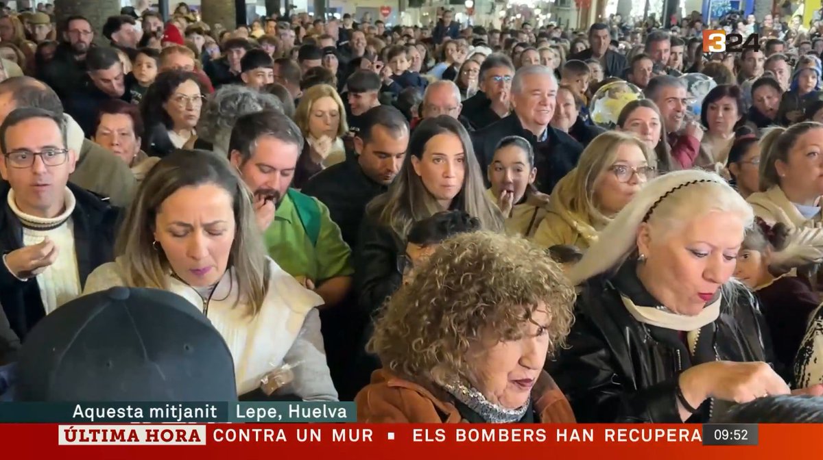 Albert_GdC's tweet photo. De debò que @som3cat ens ha d'explicar com celebren el cap d'any en un poblet andalús a 1.124 km de Sant Joan Despí i promocionar les maduixes de Huelva?

Que no hi ha prou notícies interessants i productes a promocionar als Països Catalans? https://t.co/5IuMwJ7nR1