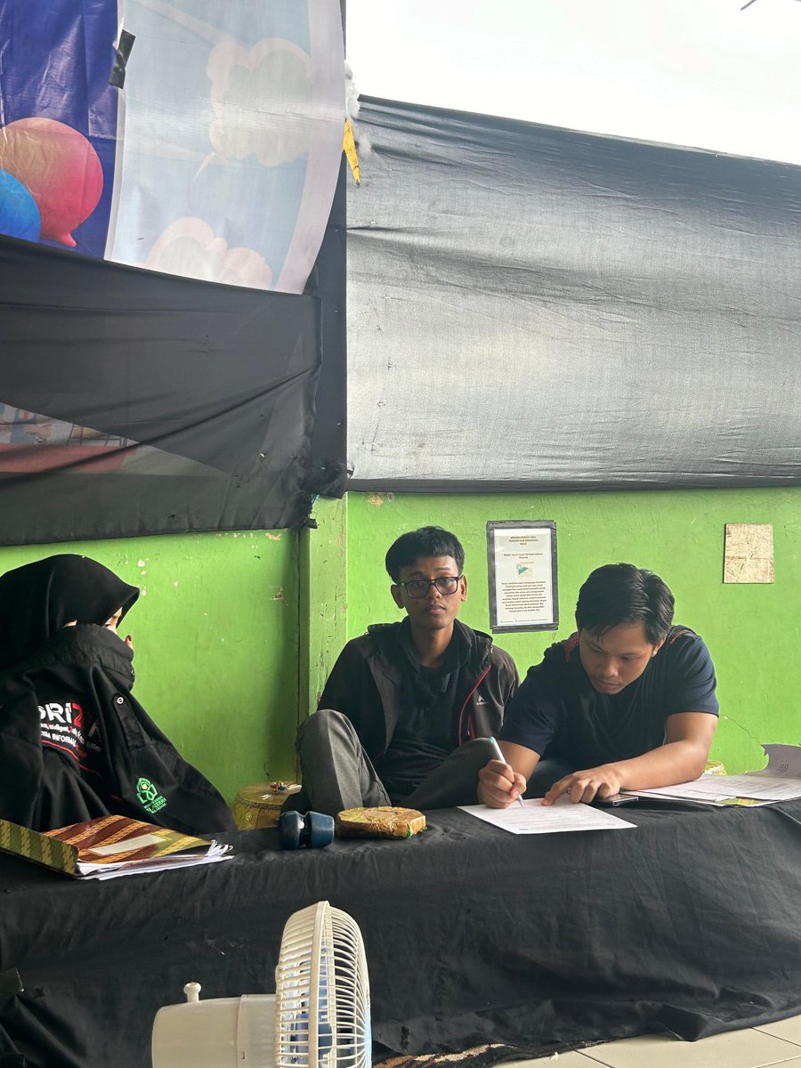 hmjsi_uinam's tweet photo. [🔴LIVE REPORT: MUBES 2024]
Pengesahan Sidang Pleno III HMJ-SI 2024 https://t.co/8fvx9zPP6n
