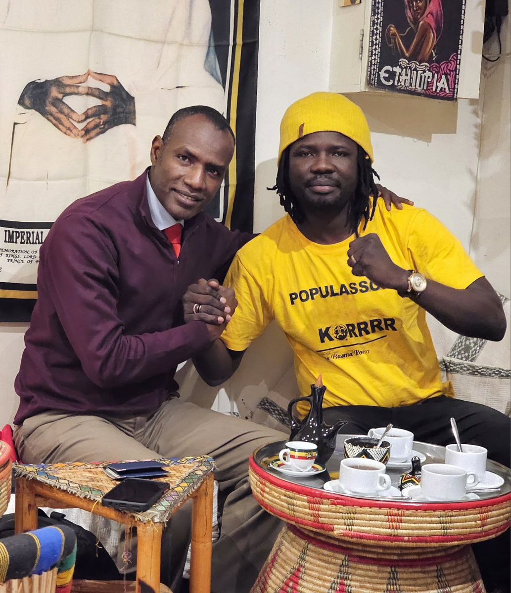KOUNDOUGOUMI's tweet photo. #Tchad #Diaspora Instant d' hospitalité et de partage. Merci cher frère et camarade #N2A Teguil pour ta visite et pour ces instants riches en échanges et en partage lors de ton passage à Paris.
Ton énergie, ton talent et ton engagement pour la culture tchadienne nous inspirent. https://t.co/1nZUoUBBfl