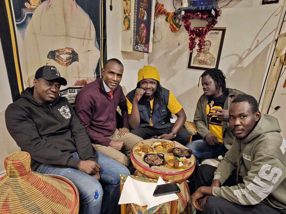 KOUNDOUGOUMI's tweet photo. #Tchad #Diaspora Instant d' hospitalité et de partage. Merci cher frère et camarade #N2A Teguil pour ta visite et pour ces instants riches en échanges et en partage lors de ton passage à Paris.
Ton énergie, ton talent et ton engagement pour la culture tchadienne nous inspirent. https://t.co/1nZUoUBBfl