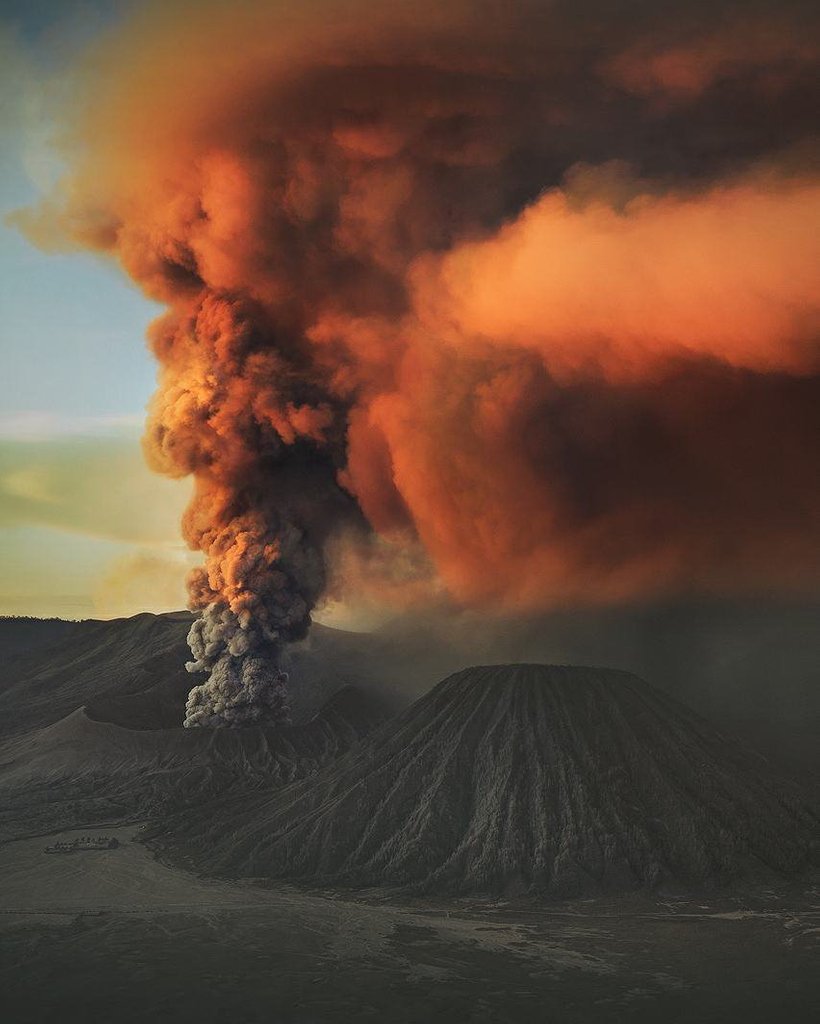 Early mornings eruptions in Mount Bromo, Indonesia 🌋