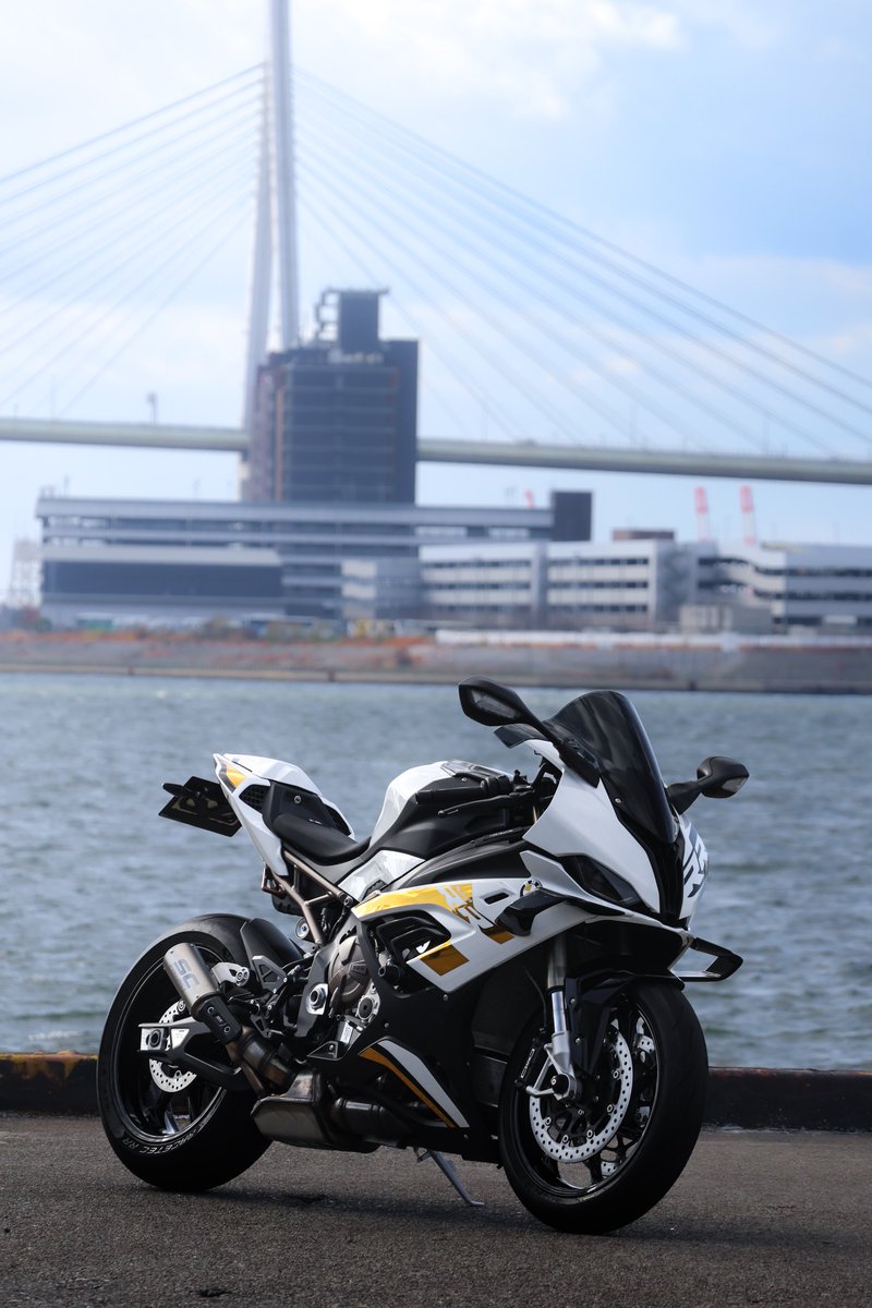 MsFactory_wrap's tweet image. BMW S1000RR ステッカー制作、フルラッピング完成しました✨️

白金になって、ウィングも着いて最高にかっこ良い🤭