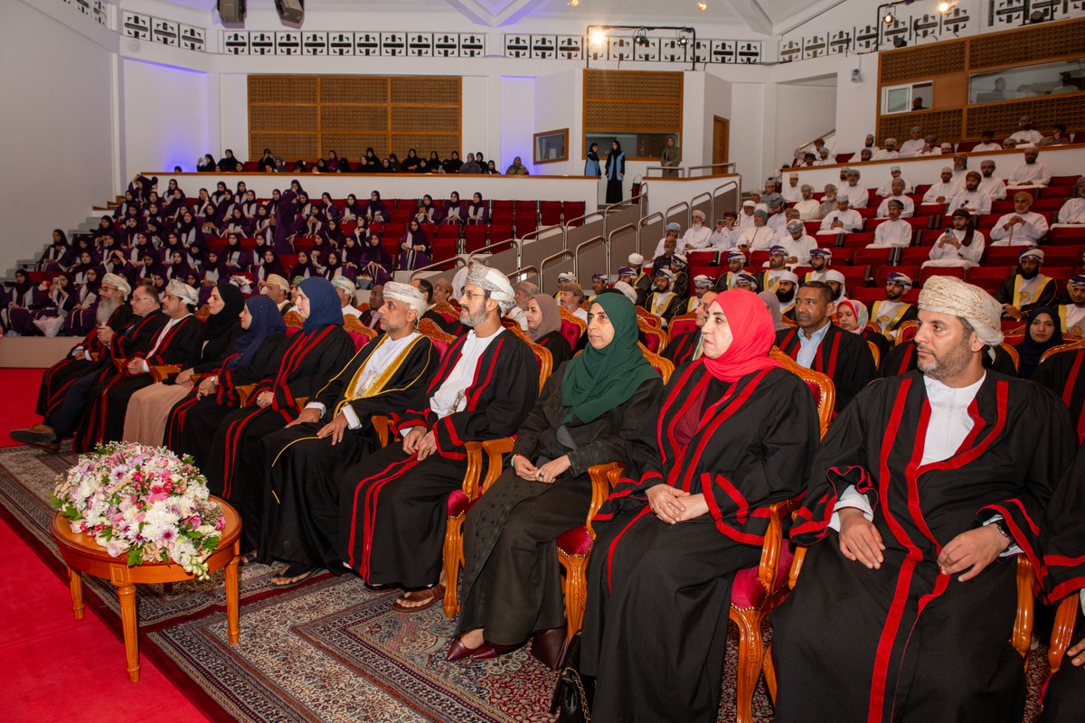 squ_edumedia's tweet photo. #لقطات| من حفل تخرج دبلوم التأهيل التربوي بكلية التربية بجامعة السلطان قابوس. https://t.co/p26rq4uIPw