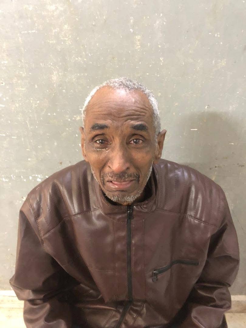 الخال دا اسمو محمد جمال الدين وداعة في العشرين فيصل جابو لينا في الفرن قالو رايح من بيتو وما متذكر اي شي الشي الوحيد الفهمنا منو انو قاعد مع امو واخواتو ومن جابو لينا ببكي والله المهم الزول البعرفو يا اخوانا يوصلنا لي اهلو زول اتعرف عليو وربنا يردو لي اهلو والشير يا اهل الخير