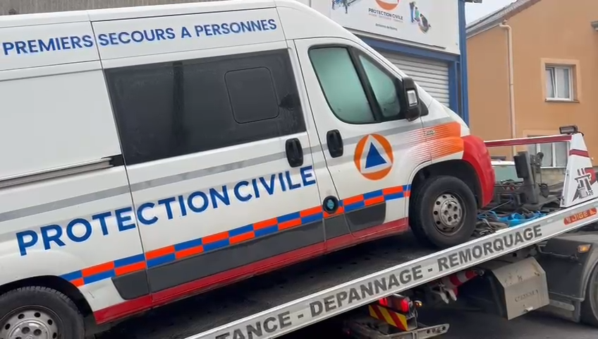 France3CA's tweet photo. VIDEO. Vol de carburant : deux véhicules de la Protection civile de Reims endommagés, ils sont inutilisables (Cc @Protec51)
> https://t.co/0T7BsellkN https://t.co/pn9iGsEgKX
