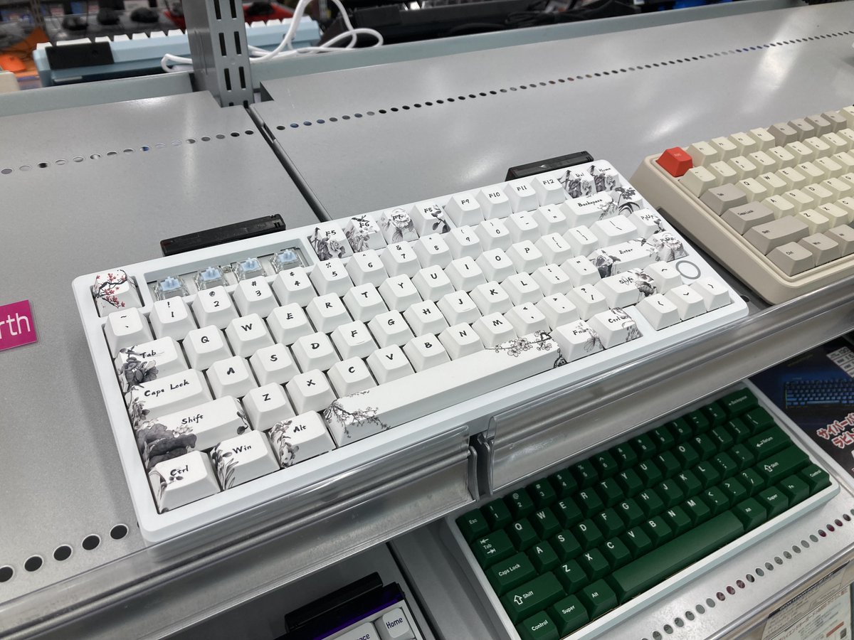 sofmap_pc_digi's tweet photo. 🤩新商品展示開始いたしました🤩
新しく #EVERGLIDE のラピトリ搭載キーボード販売&展示開始いたしました🤩
EVERGLIDE SU75 19,900円(税込)
RT0.01mm~設定可能な高性能キーボードでキーキャップもおしゃれでGOOD🤩
AKIBAパソコン・デジタル館6Fにて取扱中🤩
#ソフマップ #ゲーミングデバイス https://t.co/ToqYaebUgW