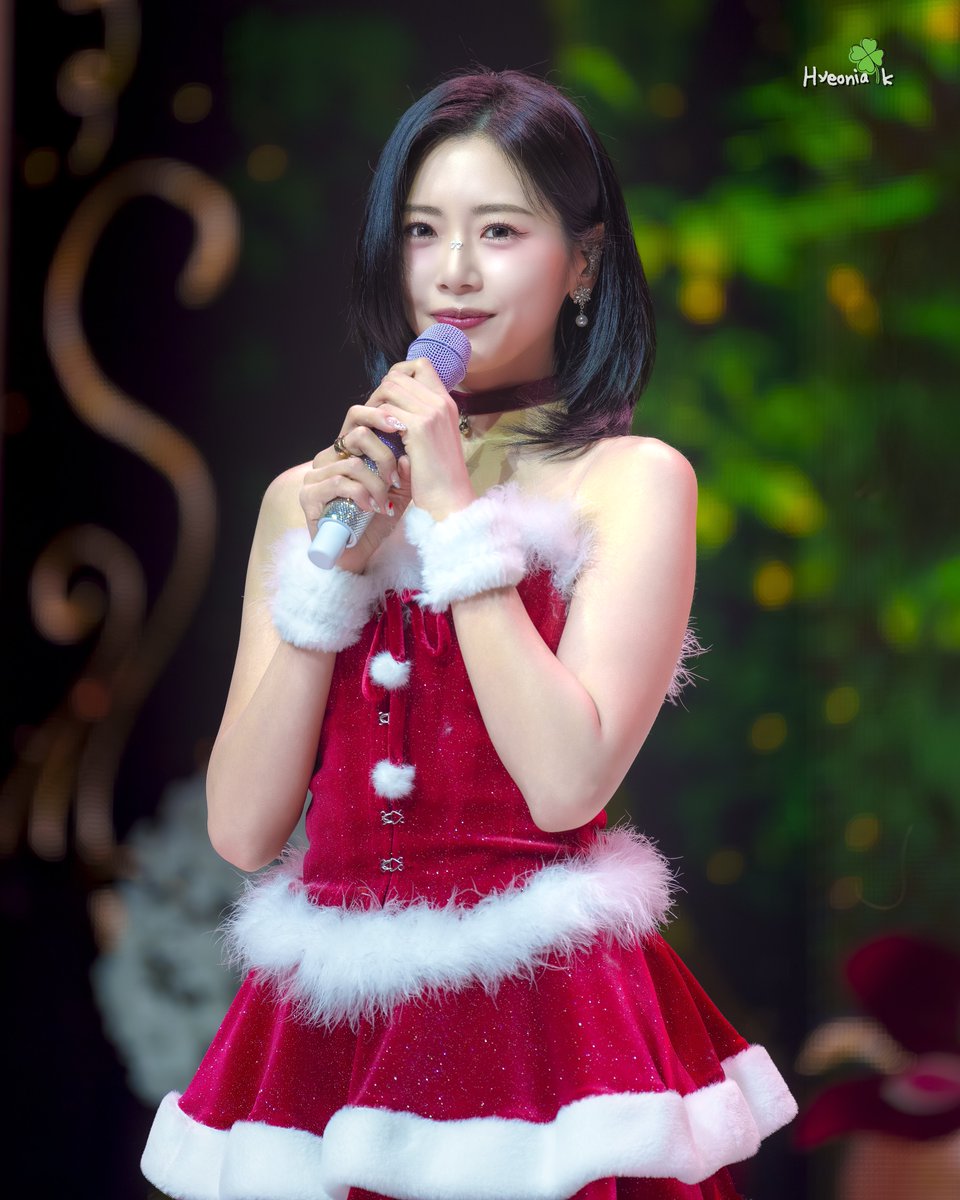 Hyeonia_K's tweet photo. JiU🐰
#JiU  #지유
#드림캐쳐 #DREAMCATCHER
#7DoorsOfChristmas https://t.co/Wjs0Nvf7j1