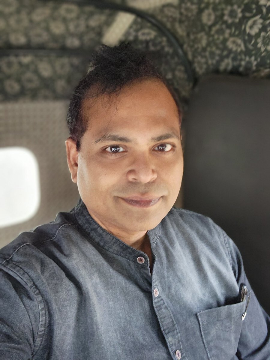 GaneshPuttu's tweet photo. Took a picture in the Auto...for an #AutoAnna sob story... unfortunately the auto driver is concentrating only on driving and not on discussing world politics with passenger...my viral hashtag moment failed...plus featuring on @Mystic_Tamil also gone 😉 https://t.co/PupgX7LmBQ