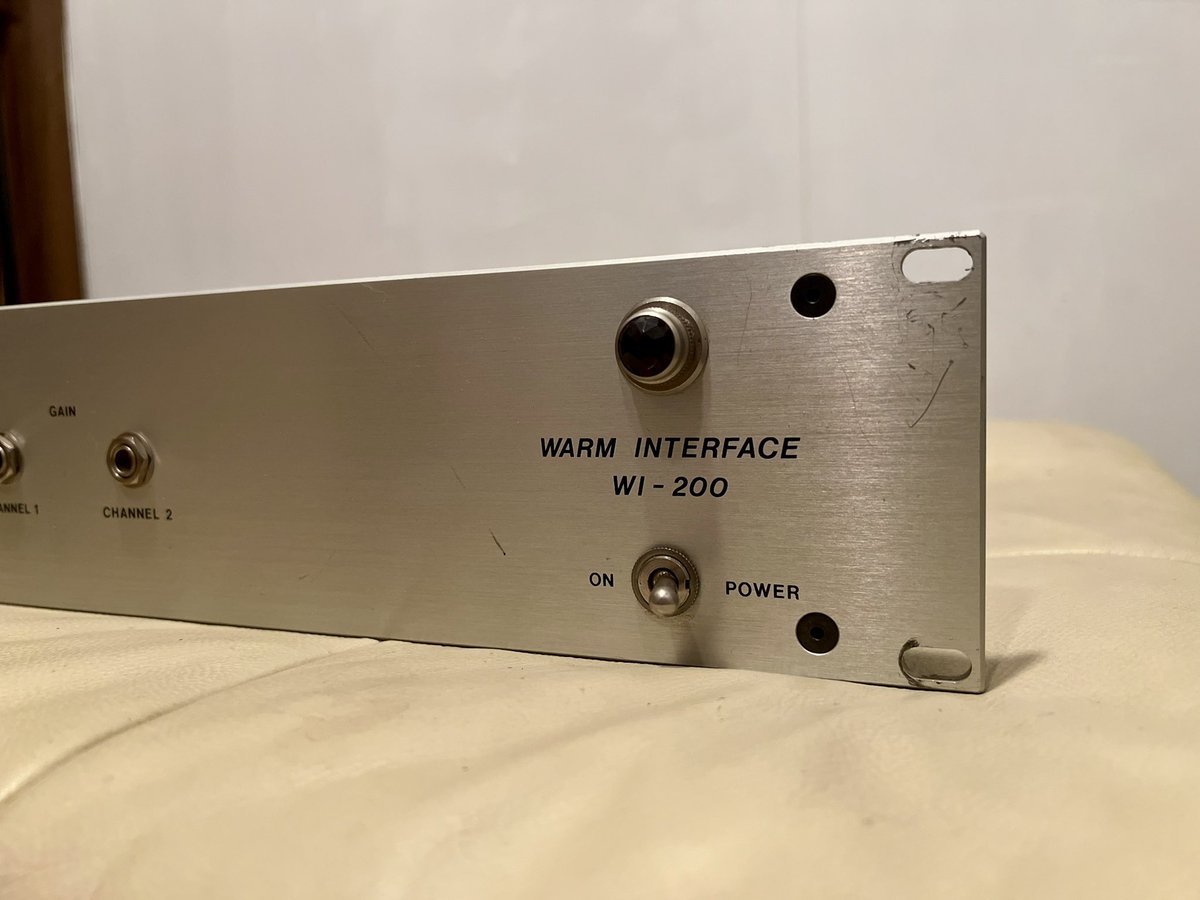 DJ_SWING_JPN's tweet photo. 本日のBirthdayギフト其の玖

Summit Audio WARM INTERFACE WI-200

世界で僅か数台しか存在しない、一部のマスタリングエンジニアの為に極少量で秘密裏に製造された幻の真空管ラインステージ/アンプ。

ただ通すだけで位相が整い2mixに立体感が出る、超入手困難な魔法の秘密兵器が新Quantum Soundに。 https://t.co/EyIzGMiYNe