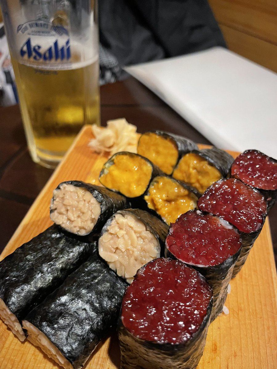 kirinji2021's tweet photo. 雲丹巻、筋子巻、納豆巻で乾杯🍻😁 https://t.co/WVAhLeH7ao