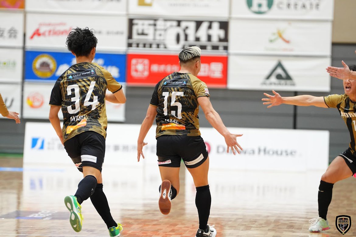 Isaac_kushiyama's tweet photo. 今シーズンホーム初勝利🔥

残り34秒で決勝ゴール！！
決めた瞬間の会場との一体感が本当に最高でした！
12月は負けなしです！

たくさんの応援ありがとうございました🔥🐺
皆さん良いお年を🙏
#ボルクバレット北九州
#Fリーグ https://t.co/vbfTnEDeZ5