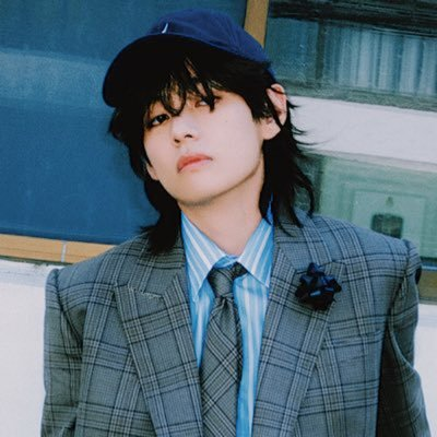 spinorbinmusic's tweet photo. Kim Taehyung fans organized a 6-meter-tall Taehyung doll display in Seoul for his 29th birthday. 🔥 https://t.co/vehK5rrNG6