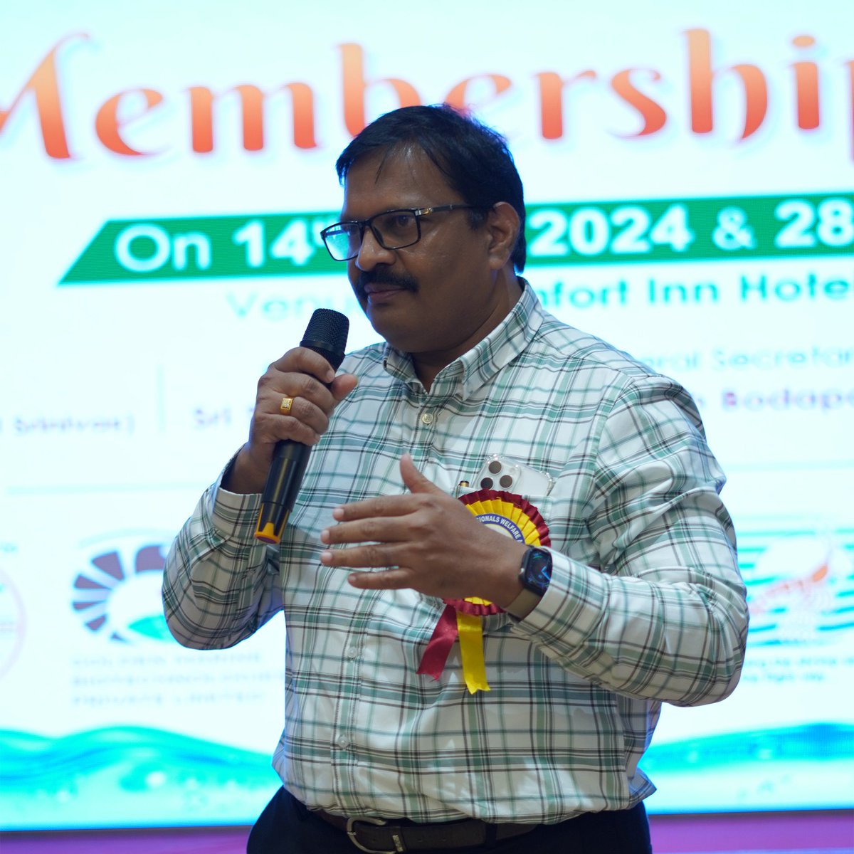 APWA_IN's tweet photo. Bodapti Satish, Secretary of APWA, Addresses the Gathering at APWA Members Drive in Kaikaluru #BodaptiSatish #APWA #Secretary #MembersDrive #Kaikaluru #APWAEvent https://t.co/sTtUiTfRCl
