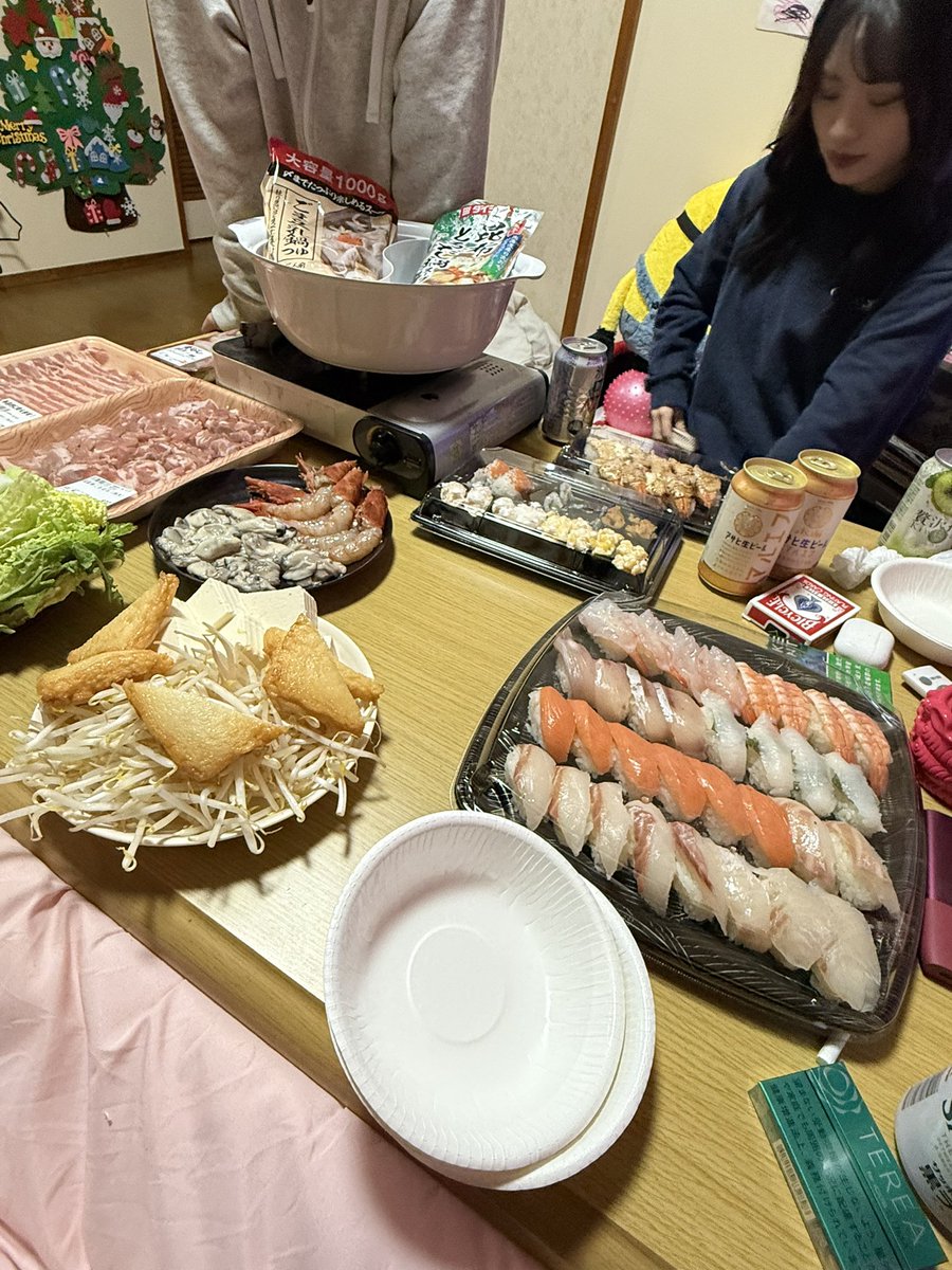 minami528168's tweet image. こんばんは🌙
昨日はバレー部で鍋パandタコパでした🐙
今年もあと2日楽しみましょう✨
#福岡 #学生 #LJD #2024 #タコパ #鍋パ