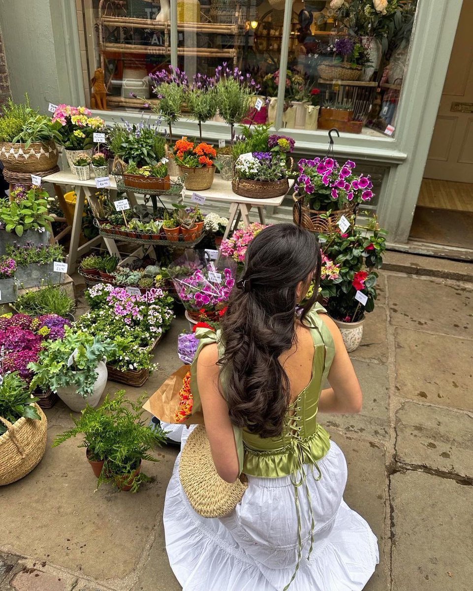 Diorgirlx's tweet photo. flowers https://t.co/RYZa6sW2CX