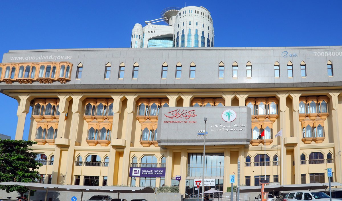 DXBMediaOffice's tweet image. دائرة الأراضي والأملاك في دبي تطلق مؤشر الإيجارات الذكي الجديد كلياً في يناير المقبل، بهدف تطوير القطاع العقاري وتعزيز الثقة والشفافية بين الملاك والمستأجرين والمستثمرين. ويمثل المؤشر الجديد نقلة استثنائية في تنظيم وتطوير القطاع العقاري في الإمارة وكيفية تقييم الإيجارات، حيث