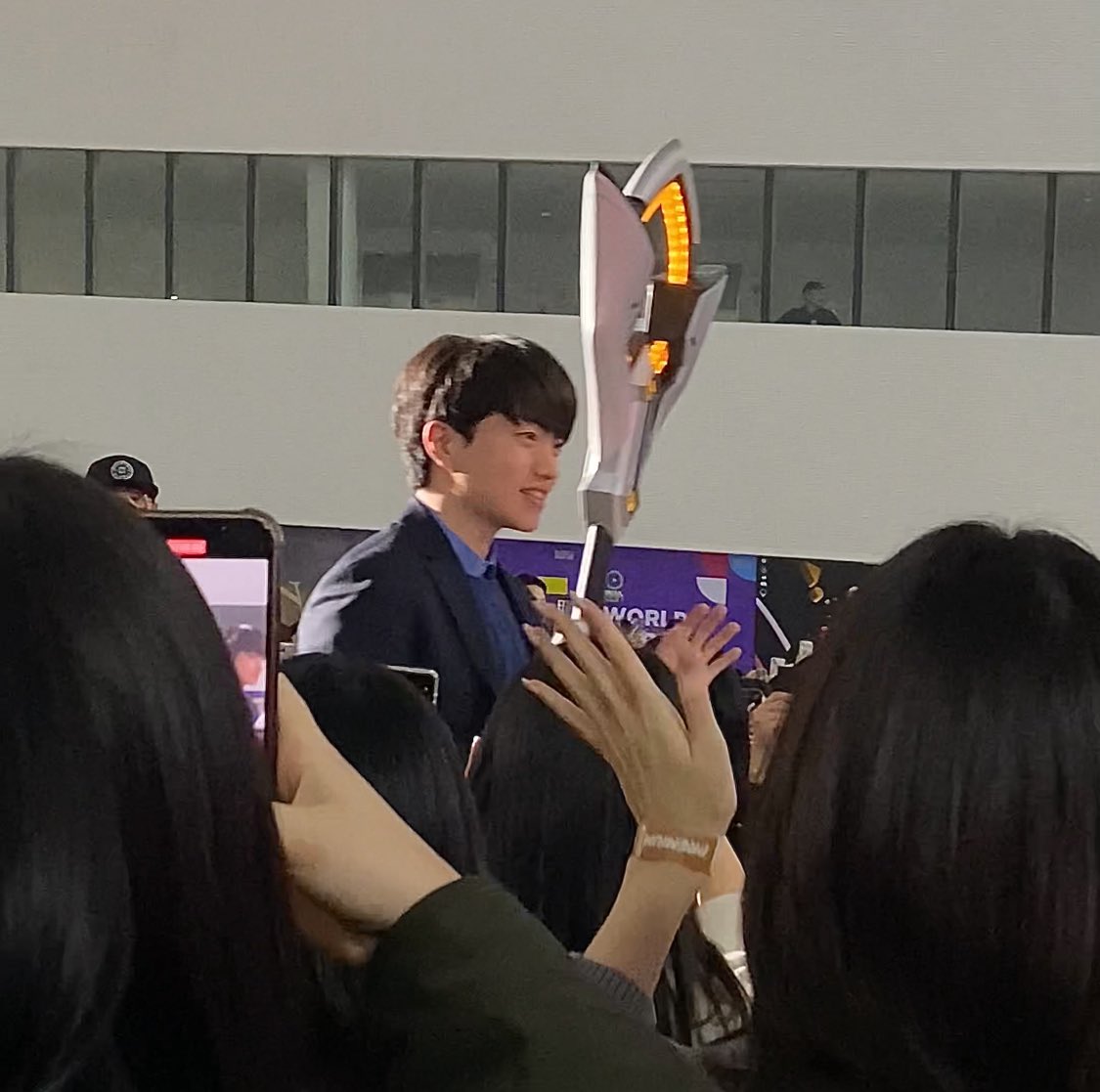 같은 옷, 다른 머리