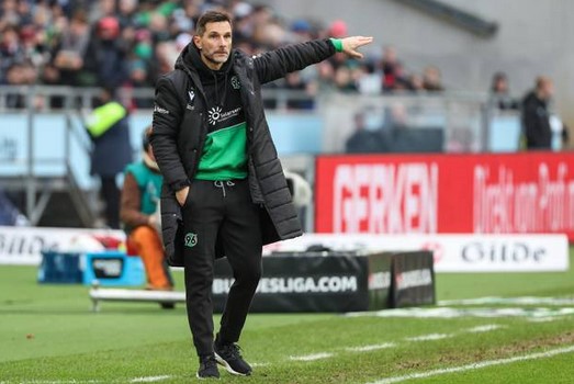 1 seul point derrière le trio de tête en 2. Bundesliga mais apparemment, ça ne suffit pas.
HANNOVER 96 se sépare de Stefan LEITL
#H96