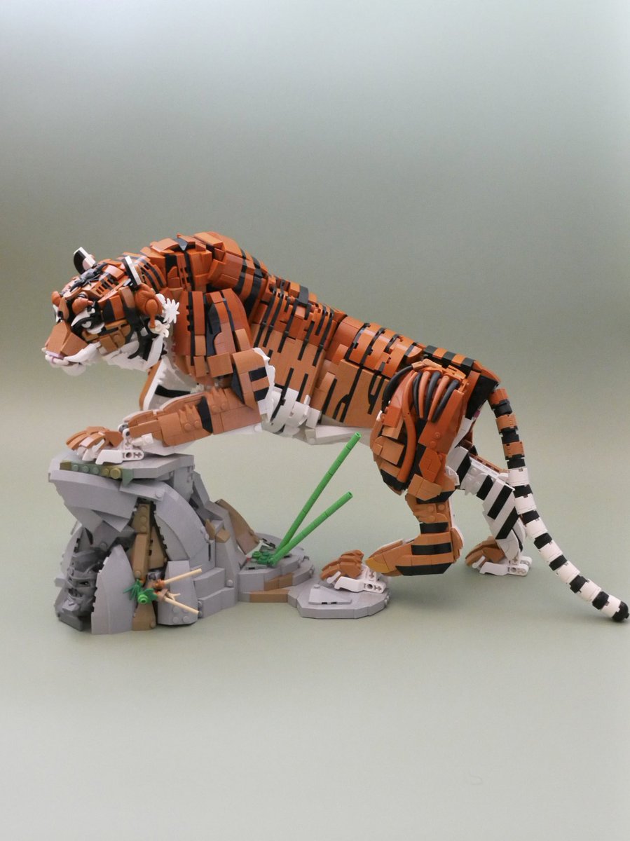 deraLEGO's tweet image. #2024年自分が選ぶ今年の4枚
#今年を写真4枚で振り返る

今年もレゴをしました。手持ちパーツが潤いつつあるので、来年は完成ペースを上げられたらと思います！