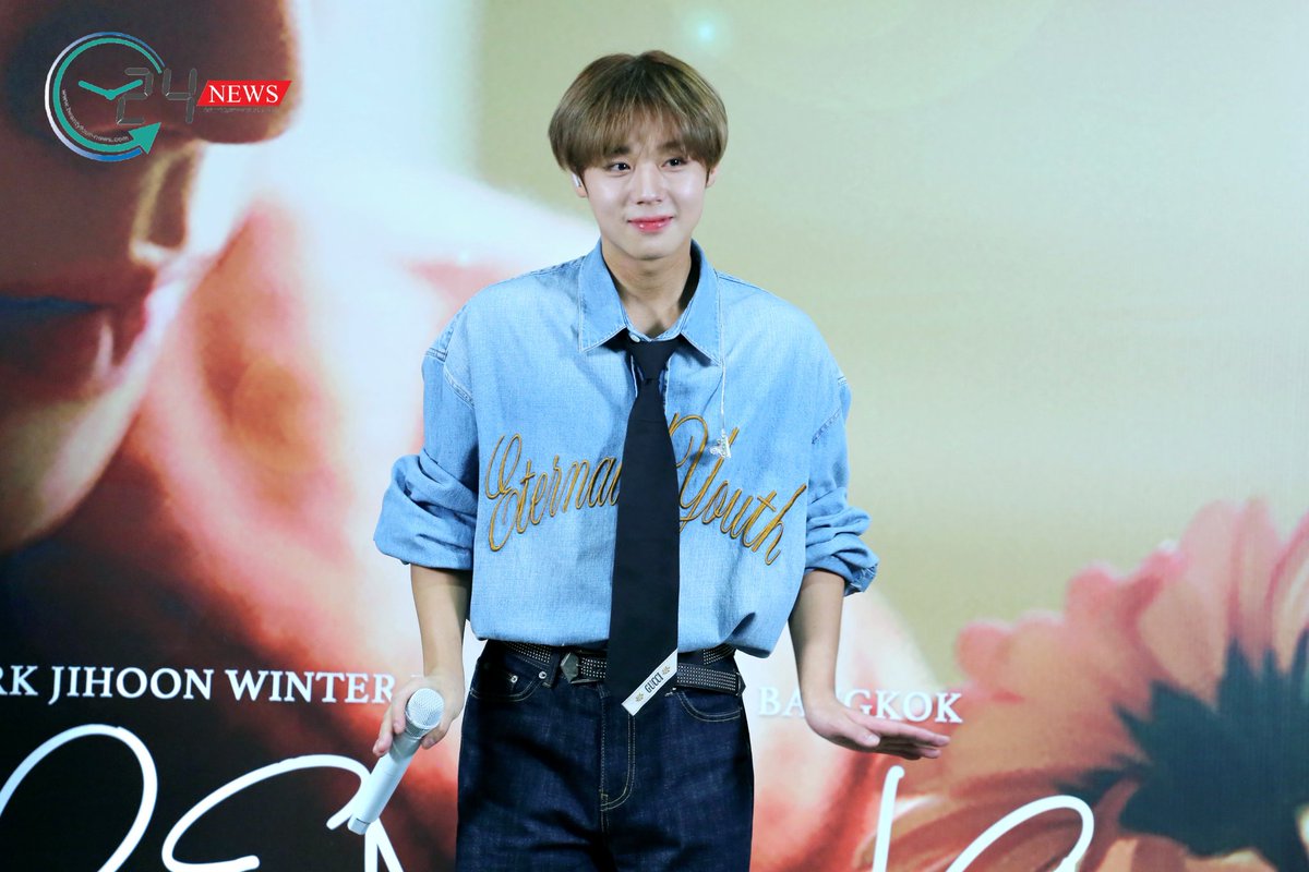 จีฮุน บอกว่าช่วงนี้ ฮิตทำท่านี้ น่ารักๆๆๆ

#PARKJIHOON #박지훈
#ParkJihoonInBangkok #OpeningFanMeetingInBKK