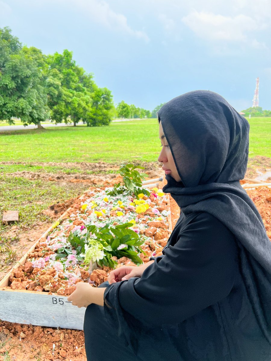 superdupertashy's tweet photo. al-fatihah, i already miss you daddy &amp; i can’t thank you enough for all you’ve done, and the endless amount of smiles you’ve put on everyone’s faces whenever you tell your silly jokes. I hope we’ll meet again someday &amp; that you’ll be proud of me. I love you, rest well . https://t.co/Z3gOi0Hgmy