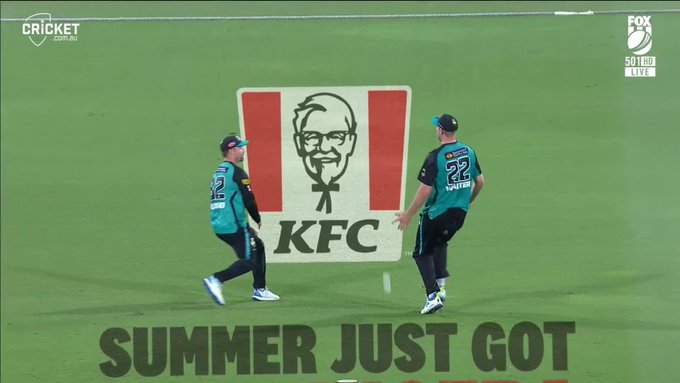 What has happened there 😱 📹 Credits: Twitter/BBL