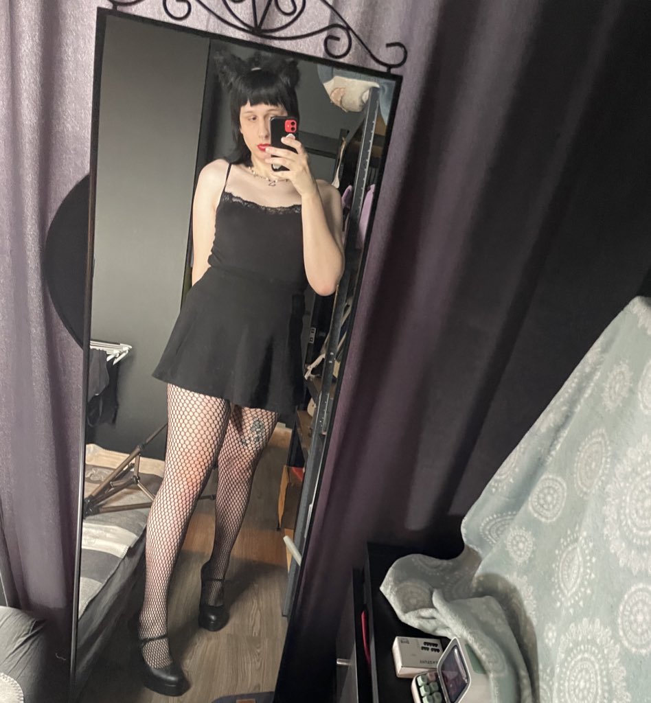 Meowurkaa's tweet photo. I need to wear heels more often :3 https://t.co/hSbgnirbOx