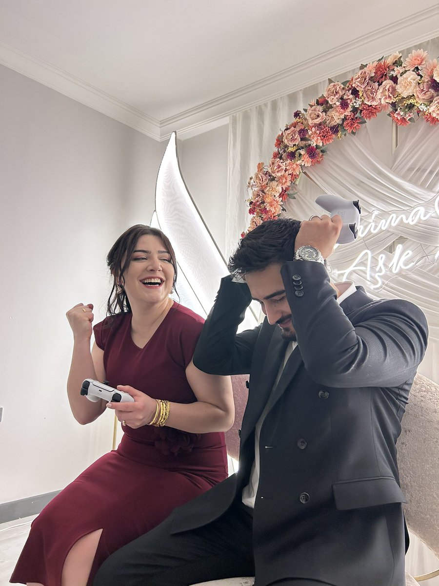 biz bi sözlendik bir de ps5 oynadık geldik