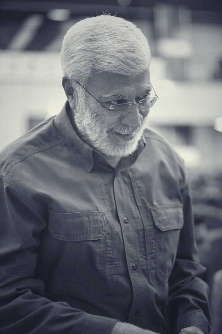 يا آيةً في قلب كلِّ مُجاهدٍ
يا شُعلةً في دربِ كلِّ فدائي