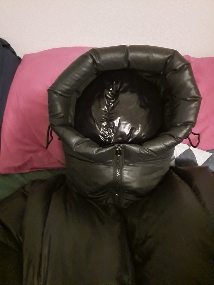 DownGirlX's tweet photo. Down jacket breathplay #downdoll https://t.co/3wCA3MgXpZ
