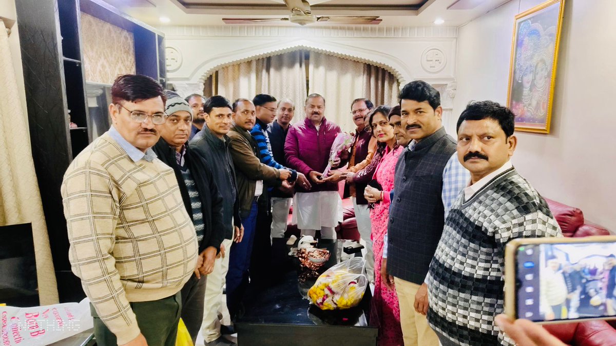 upjhsskd's tweet photo. @BJP4UP कानपुर देहात के जिलाध्यक्ष आदरणीय श्री@ManojShukl3 जी, कानपुर नगर महापौर श्रीमती @pramila_pandey एवं विधानसभा अध्यक्ष माननीय @Satishmahanaup जी से जूनियर शिक्षक संघ के जिलाध्यक्ष अशोक सिंह राजावत एवं महामंत्री रामकुमार के नेतृत्व में संगठन पदाधिकारियों की शिष्टाचार भेंट। https://t.co/i5M4jqfXCL