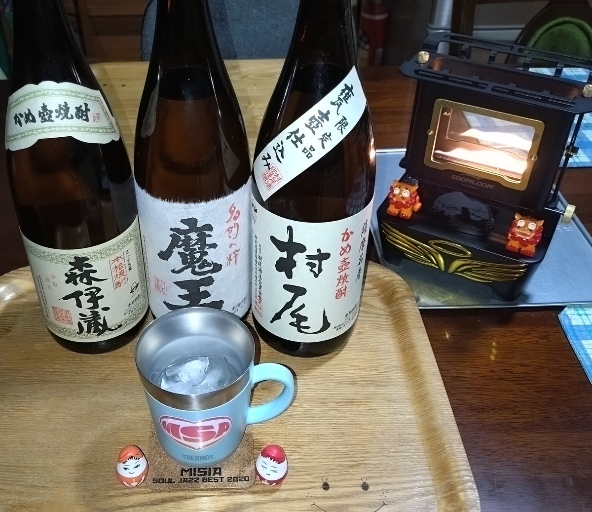 koujiMSA's tweet photo. 超〜〜久し振りに
今宵の芋焼酎～🍶😁✌️

お正月だもの良いじゃないか(笑)

どの銘柄も自宅に10本以上ストック
していますが

勿体なくて、
初めて呑んでみましたぁ〜〜!!😅　

村尾:フルーティ
魔王:アッサリ
森伊蔵:甘くてまろやか

#森伊蔵魔王村尾
#鹿児島3M芋焼酎
#今宵の芋焼酎シリーズ
#clubMSA https://t.co/g7fsTSKBTe