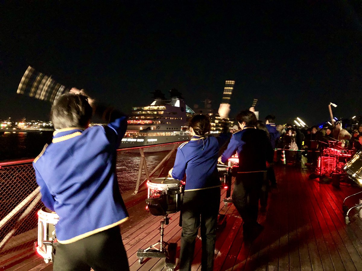 corepercussion's tweet photo. 今日は横浜港大さん橋国際客船ターミナルにて、客船「三井オーシャンフジ」の出港演奏を担当させて頂き、無事に出港を見送ることが出来ました！お見送りにお越しの皆さんも寒い中最後までありがとうございました‼️
素敵な旅を！ Bon Voyage👋

@osanbashi_yok 

#鼓和 #baywalk_osanbashi https://t.co/6zQwyTBNZZ
