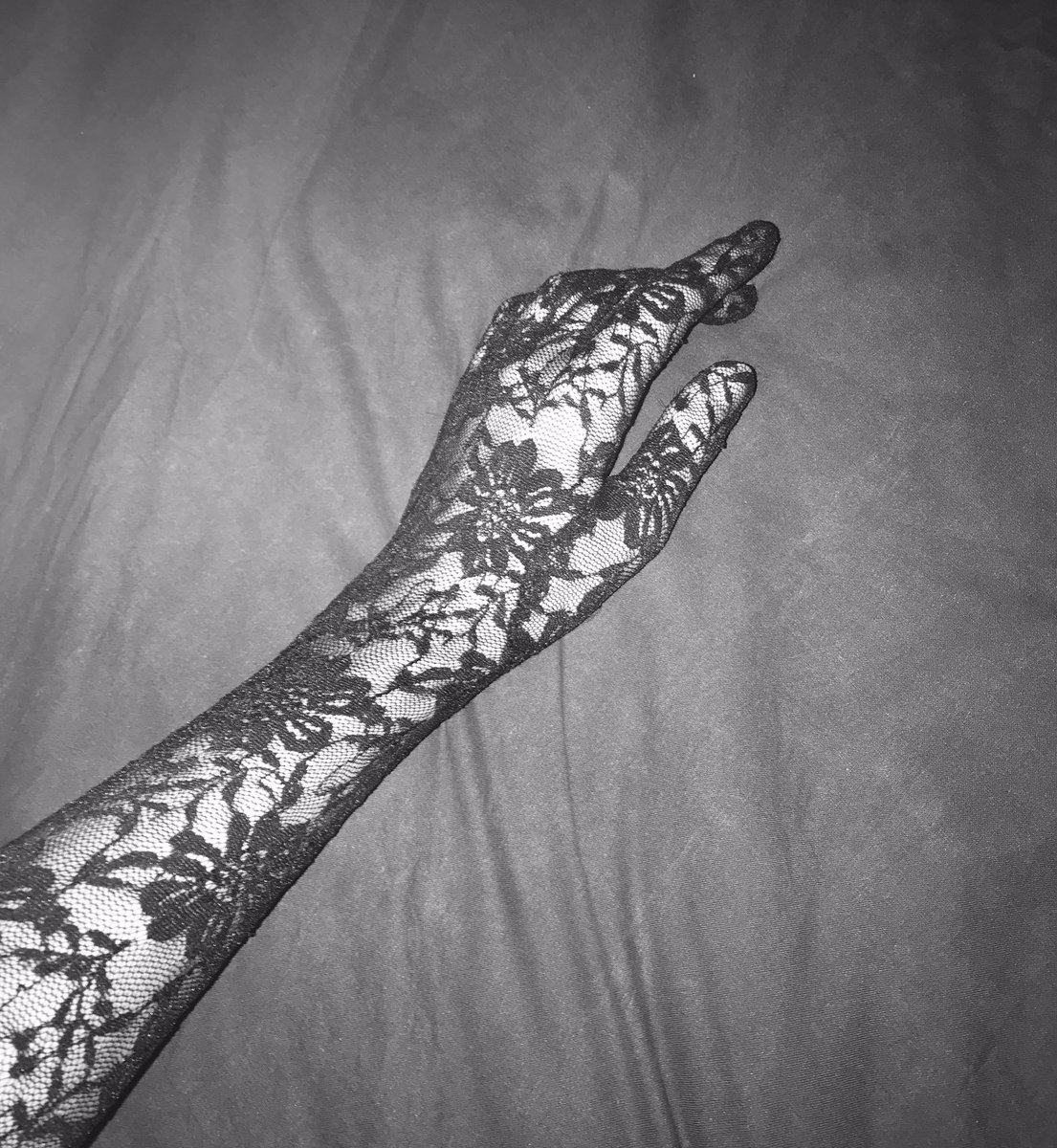 demoniaqueadele's tweet image. Bonjour findom ✨

Je suis réveillée et prête à te faire (c)raquer. 

femdom gynarchy paypig moneyslave