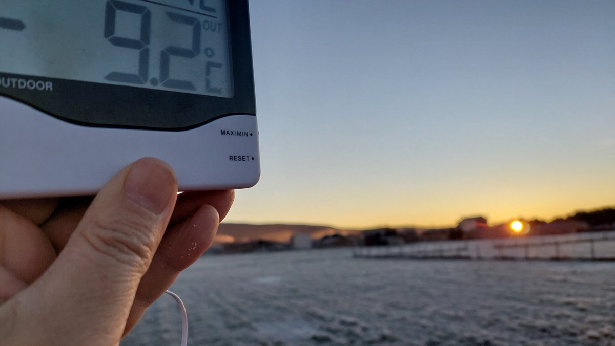 meteoduruelo's tweet photo. Soria se congela esta madrugada. Muy típico de estas fechas.
Redes Meteoclimatic, Noromet y oficial Aemet:
-10,4° C en Valonsadero
-9,3 Duruelo
-7,7  Cidones
-7,3 Morón
-7,2 Ucero
-4,4 Soria capital
Alrededores de Duruelo, esta mañana
@sorianoticias @desdeSoria @diariodesoria https://t.co/YWoMhCAq59