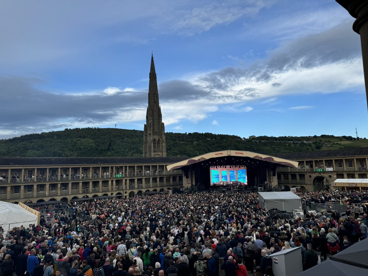 jonluton's tweet image. So another year gone. 

In 2024 I did
122 Shows
202 days in the road

This year I worked with @wetwetwetuk and Go West for @senblaconcerts Spent most of my time out with @JalenNgonda and a bunch of shows with @scoutingforgirls @SophieEB @holliecookie