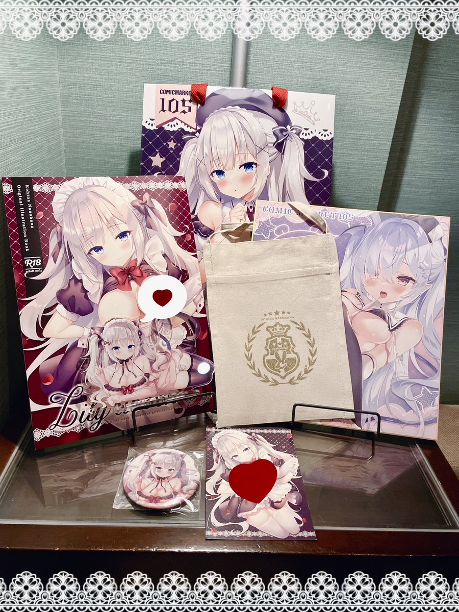 「新刊セット&amp;先着特典はこんな感じです。アクスタ綺麗にできましたこれからポ」|なのはなこひな🌸のイラスト
