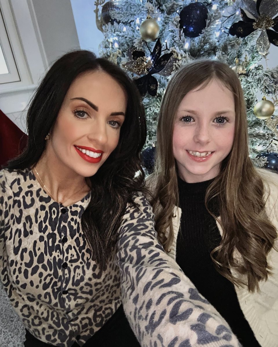 LynneHeff's tweet photo. A very quiet festivities with my girl ♥️  
Time to say goodbye to Christmas and 2024. https://t.co/sHa3RsmhPN