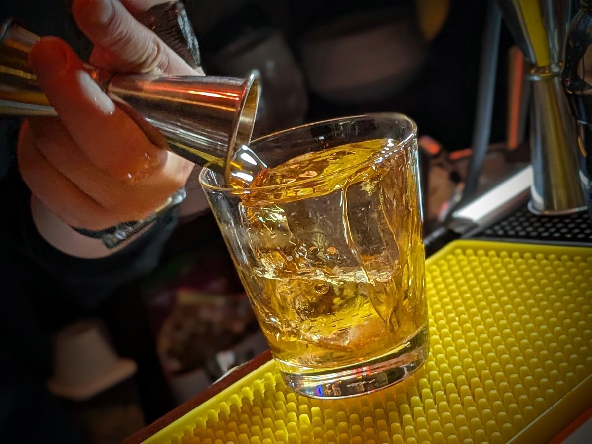 Pp1Zf1's tweet image. 昨日はお店でも路上でも、色んな場所で知り合いに会うわ会うわ😅
明日は職場の忘年会?的なやーつ。
今年の仕事も残るは明日の1日。
ご安全に(`・ω・´)ゝ