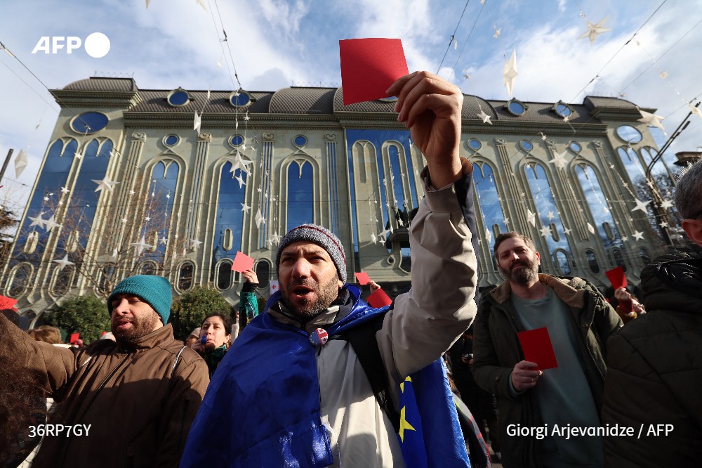 #UPDATE Thousands of Georgians protested outside parliament on Sunday against the inauguration of President Mikheil Kavelashvili of the Georgian Dream party, as the country's months-long political crisis reached an unpredictable moment ➡️ u.afp.com/5Fj8