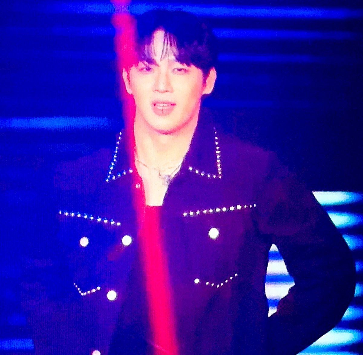 mariemerx's tweet photo. So…can we talk about Hyunsik’s lip ring because I just short circuited 😅🥵 Lovin’ that rocker vibe 💙
#Be_Alright_Concert 
#비투비 #BTOB
#BECOMING_PROJECT
#BeAlright
#비투비 #BTOB
#임현식 #LIMHYUNSIK https://t.co/lCbdYRL0u9