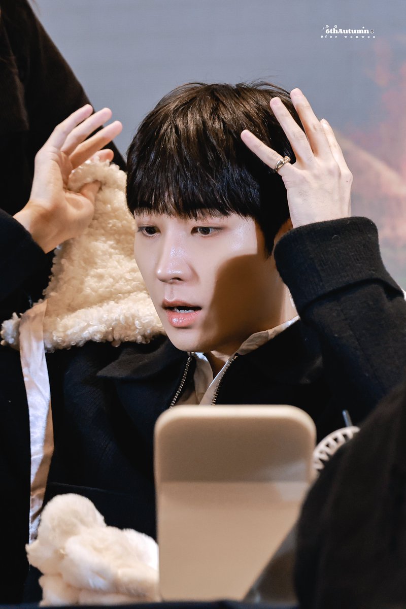 241229 이즈위 대면 팬싸

🐑🐾🩷
#원우 #전원우 #WONWOO #ウォヌ
#세븐틴 #SEVENTEEN #全圆佑