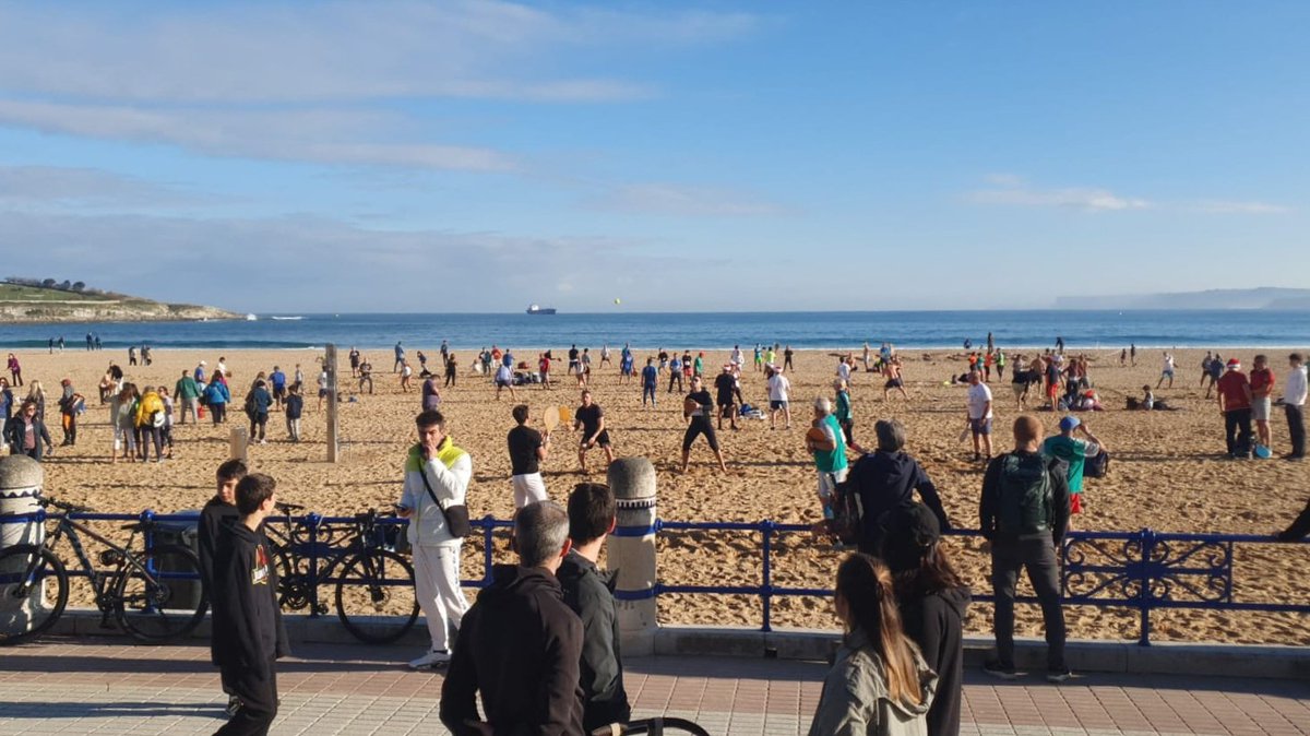 PalaComillas's tweet photo. Todo preparado en El Sardinero para un gran día de #PalaCántabra y solidaridad con los afectados por la #DANA. https://t.co/GuJnh0Dw3G