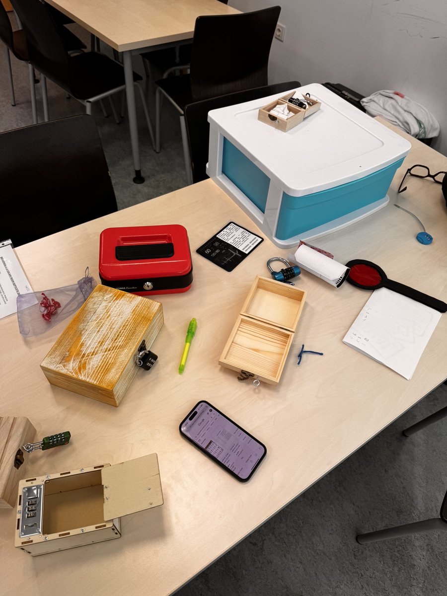 MartinTorral's tweet image. Algunas fotos de una Escape Room sobre sepsis que hice para SEPTICETE 2024 #gamificacion #escaperoom #enfermeria