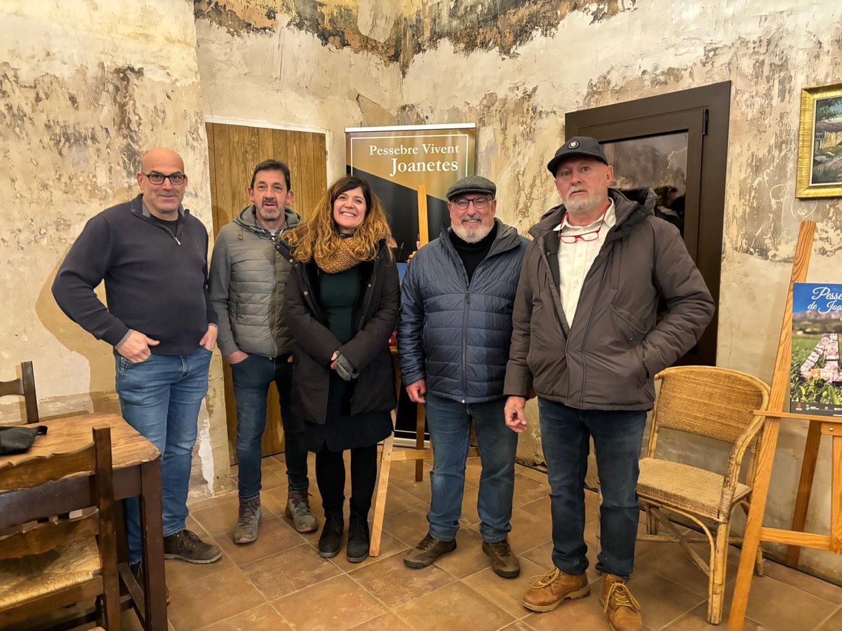 Cultura Popular (@cultpopular_cat) on Twitter photo Ahir vam visitar el #Pessebre Vivent de Joanetes, que celebra la seva 40a edició amb més de 400 implicats que mantenen viva la tradició a la Vall d’en Bas. #CulturaPopular
<a href="/carolduran33/">Carol Durán</a> <a href="/LluisLlulluab/">Lluís Amat 🎗</a> <a href="/ajuntamentbas/">Ajuntament de la Vall d’en Bas</a> Ahir vam visitar el #Pessebre Vivent de Joanetes, que celebra la seva 40a edició amb més de 400 implicats que mantenen viva la tradició a la Vall d’en Bas. #CulturaPopular
<a href="/carolduran33/">Carol Durán</a> <a href="/LluisLlulluab/">Lluís Amat 🎗</a> <a href="/ajuntamentbas/">Ajuntament de la Vall d’en Bas</a>