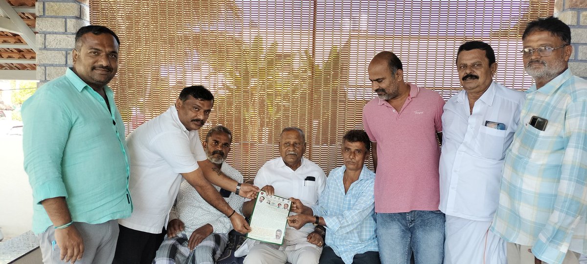 dcthammanna_'s tweet photo. ಎನ್.ಡಿ.ಎ ಪಕ್ಷದ ಜೆಡಿಎಸ್ ಅಭ್ಯರ್ಥಿಯಾದ ಎಸ್ ಮಹೇಶ್ ಅವರ ಪರವಾಗಿ ಇಂದು ಮದ್ದೂರು ತಾಲ್ಲೂಕು ನಗರಕೆರೆ ಗ್ರಾಮದಲ್ಲಿ ಮತಯಾಚನೆ ಮಾಡಲಾಯಿತು.
#dcthammanna #DCT #Sureshgowda #Jantadalsecular #JDS #manmul #smahesh #maddur #nagmangala #mandya https://t.co/jIQ30lHrpY